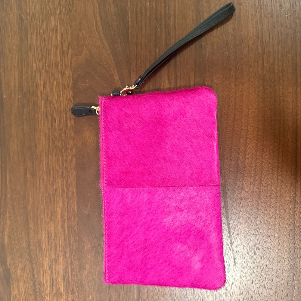 Handbag Butler - Mighty Purse - The purse that charges your phone